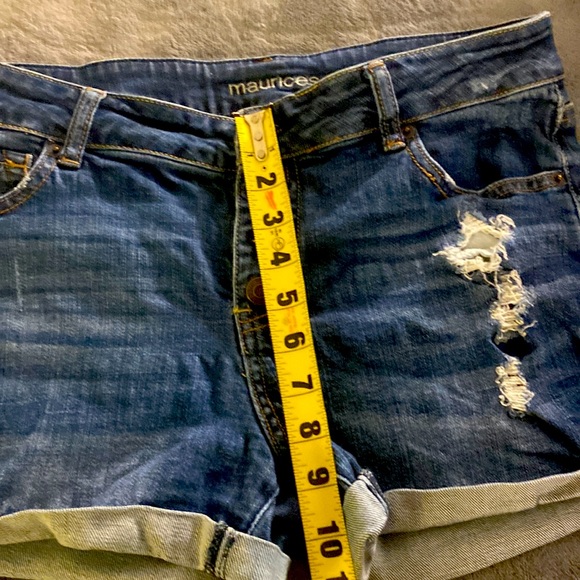 Maurice’s cuffed denim shorts - Picture 3 of 5
